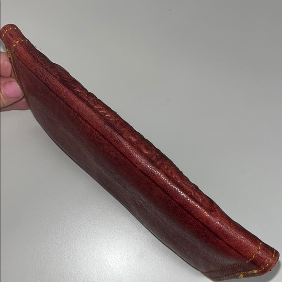 Embossed Leather Wallet - Picture 11 of 11